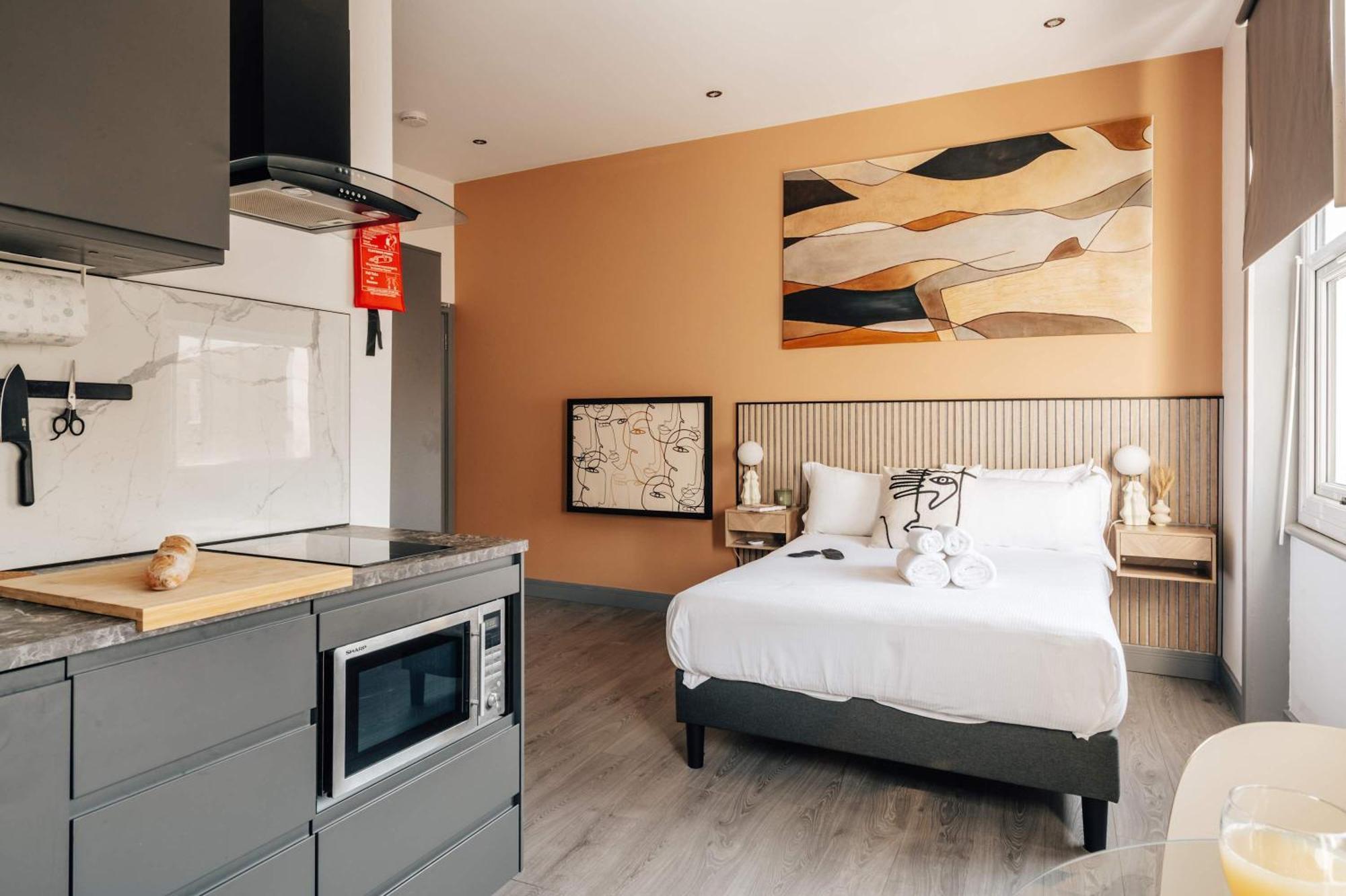 4 - Cosy In The Heart Of Earls Court